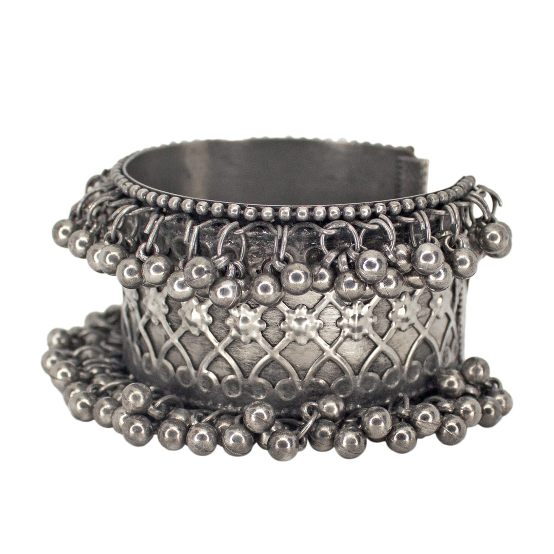 Abhinn Designer Black Polished Floral Design Free Size Ghungroo Bangle For Women