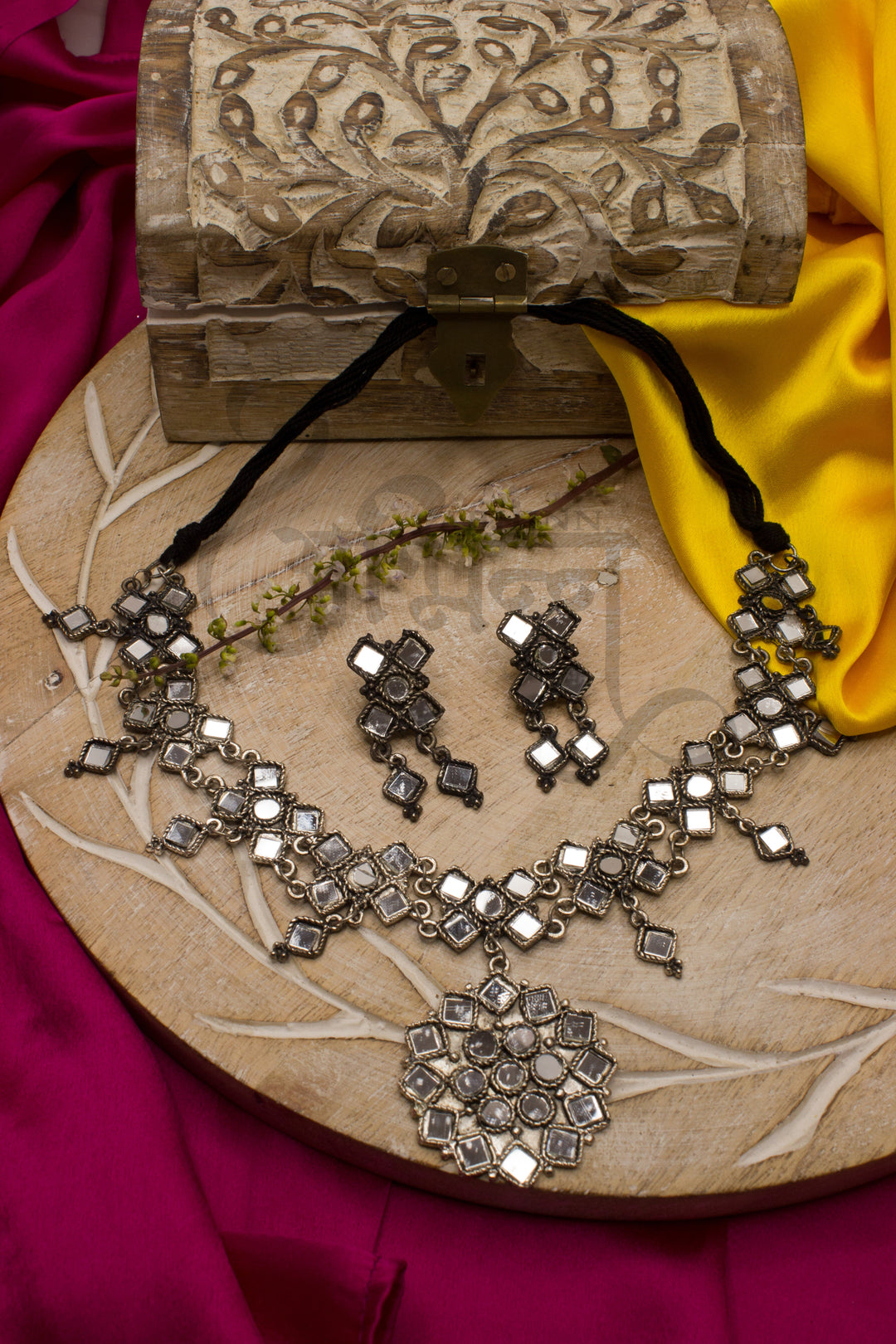 Abhinn Silver Oxidised Floral Design Mirror Pendant Set For Women