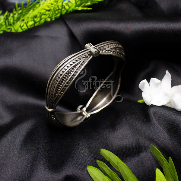 Abhinn Silver Replica Tribal Square Bracelet Engraved With Leaf Design For Women