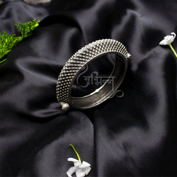 Abhinn Silver Lookalike Temple Design Rajasthani Kada For Girls